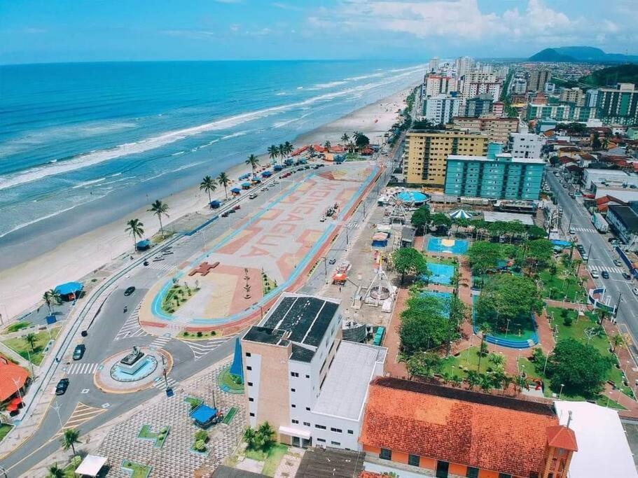 Pe Na Areia 3 Mercados Na Rua Centro De Mongagua Villa Exterior photo